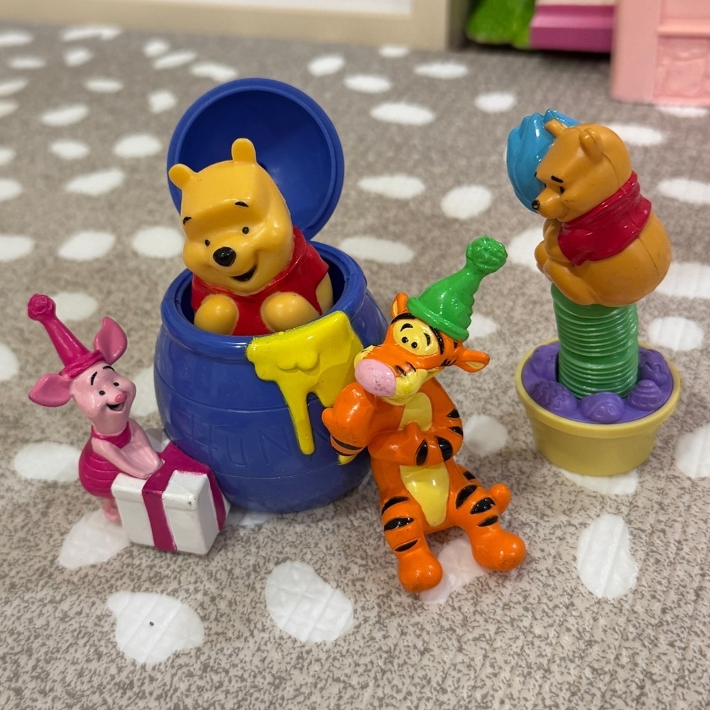 Vintage 2007 Winnie The Pooh Tigger Piglet cake topper pop-out birthday toy